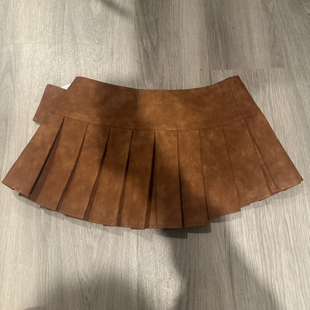 POSTER GIRL Viral Takeover Mini Skirt - Picture 2 of 6
